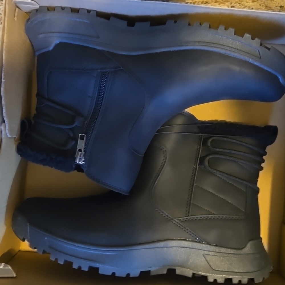 NWOT Eddie Bauer  Size 9 Ladies Winter Boot - Picture 3 of 7